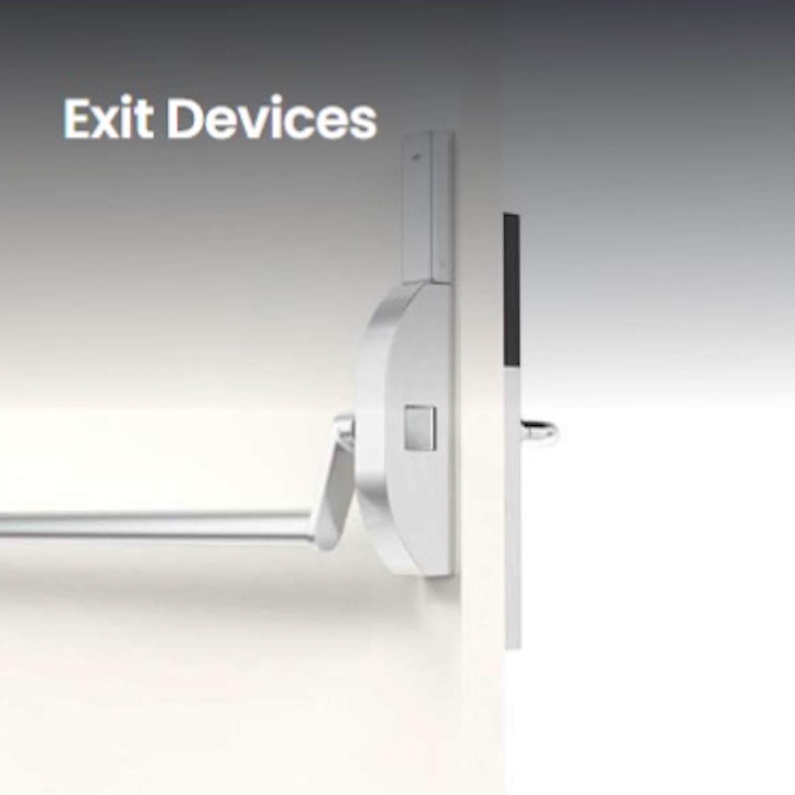Exit Device — barre antipanique chromée installée sur porte d'issue de secours